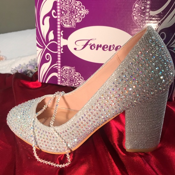 Sparkling silver heels with small crystals - Picture 2 of 12